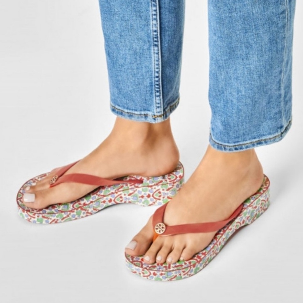 Tory Burch Thandie Wedge Flip Flop Rubber Hawaii Exclusive Print Like New 9.5